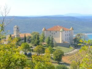 Visitez Aiguines dans le Haut var Verdon